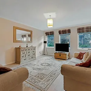 Elegant & Unique Getaway - Spacious 3 Bedroom, 2 Bathroom Centre - Free Allocated Parking. Apartment